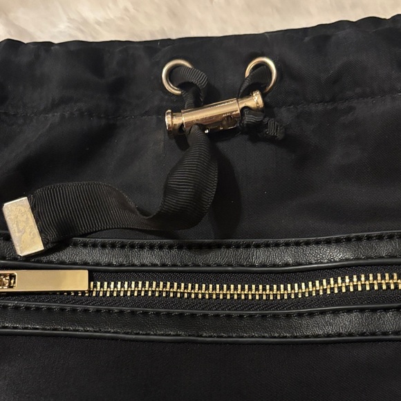 Elegant Black Shoulder Bag with Camouflage Strap - Picture 4 of 9